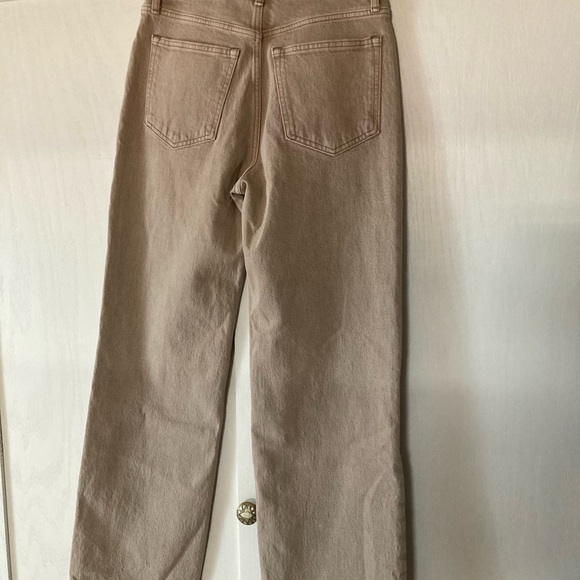 NWT Abercrombie & Fitch High 90’s Relaxed High Rise Beige Jeans - Picture 8 of 8